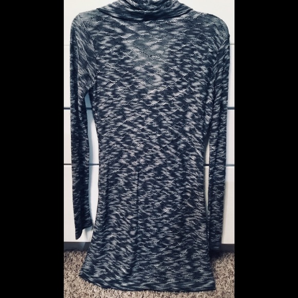 FREE w/any Purchase ~VENUS Black & White Tunic - Picture 2 of 5